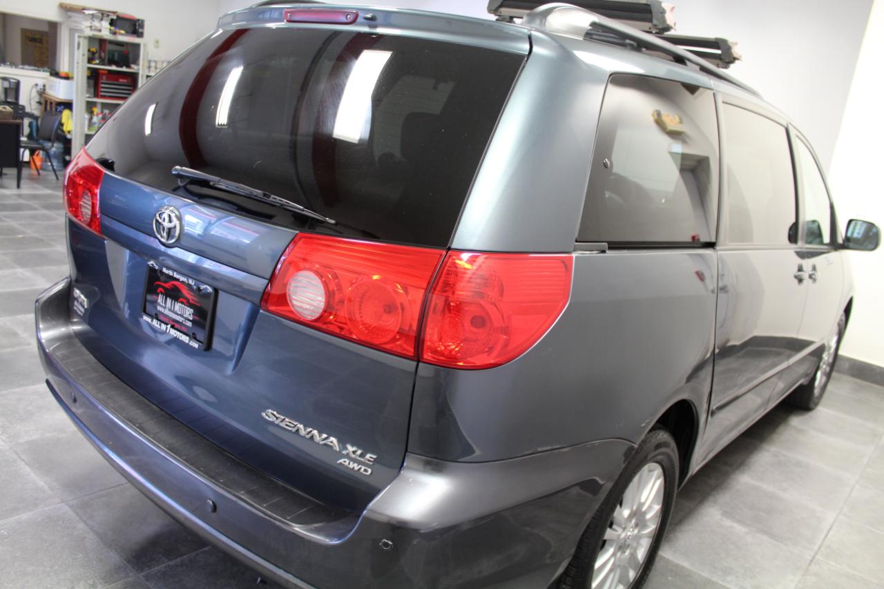 Toyota Sienna 5dr 7-Pass Van XLE AWD (Natl) 2010