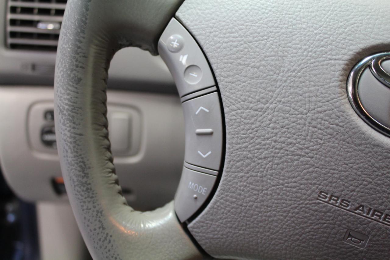 Toyota Sienna 5dr 7-Pass Van XLE AWD (Natl) 2010