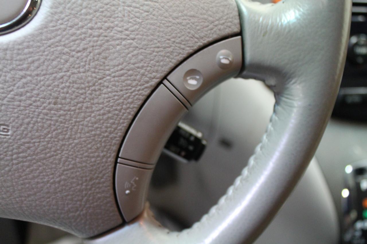 Toyota Sienna 5dr 7-Pass Van XLE AWD (Natl) 2010