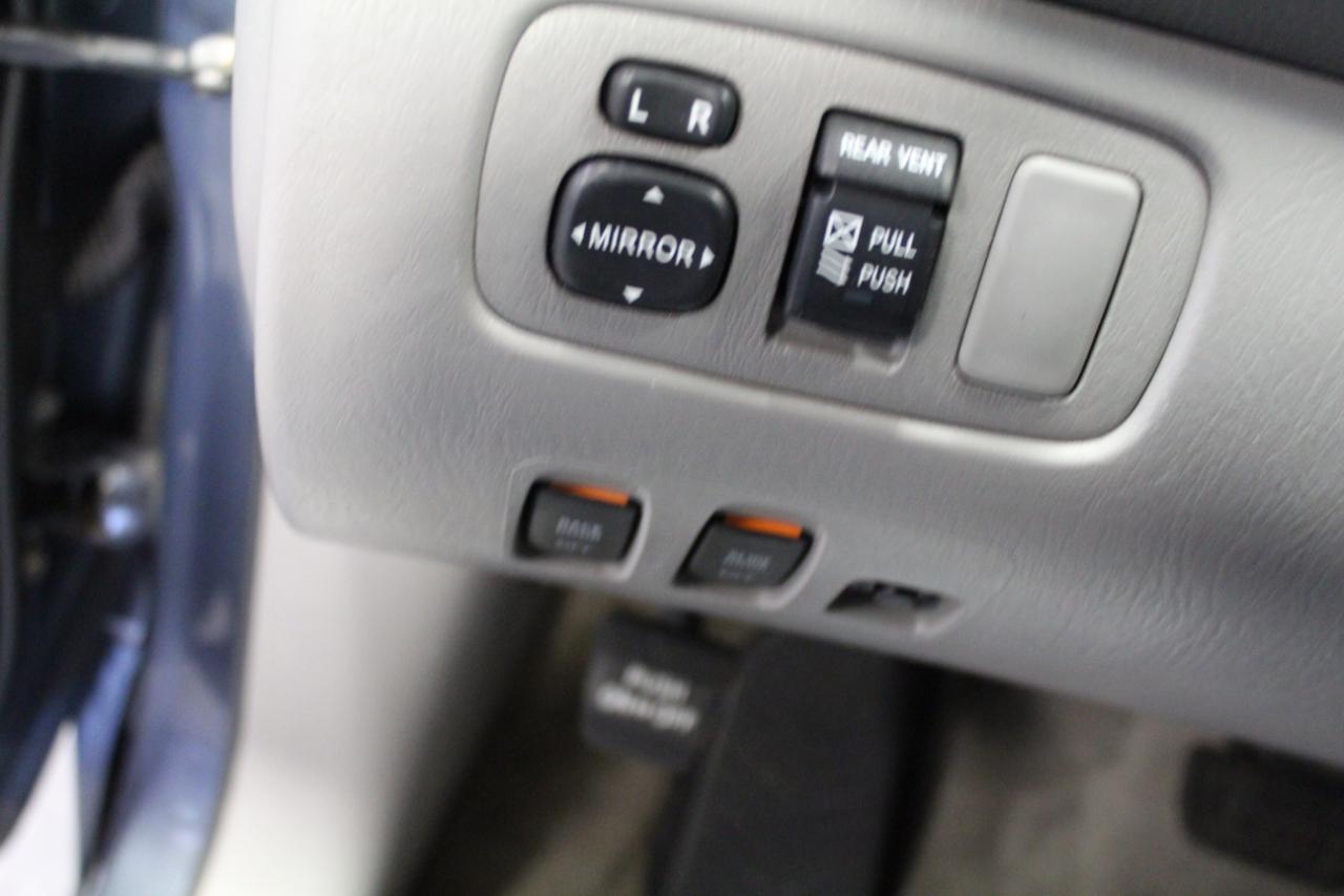 Toyota Sienna 5dr 7-Pass Van XLE AWD (Natl) 2010