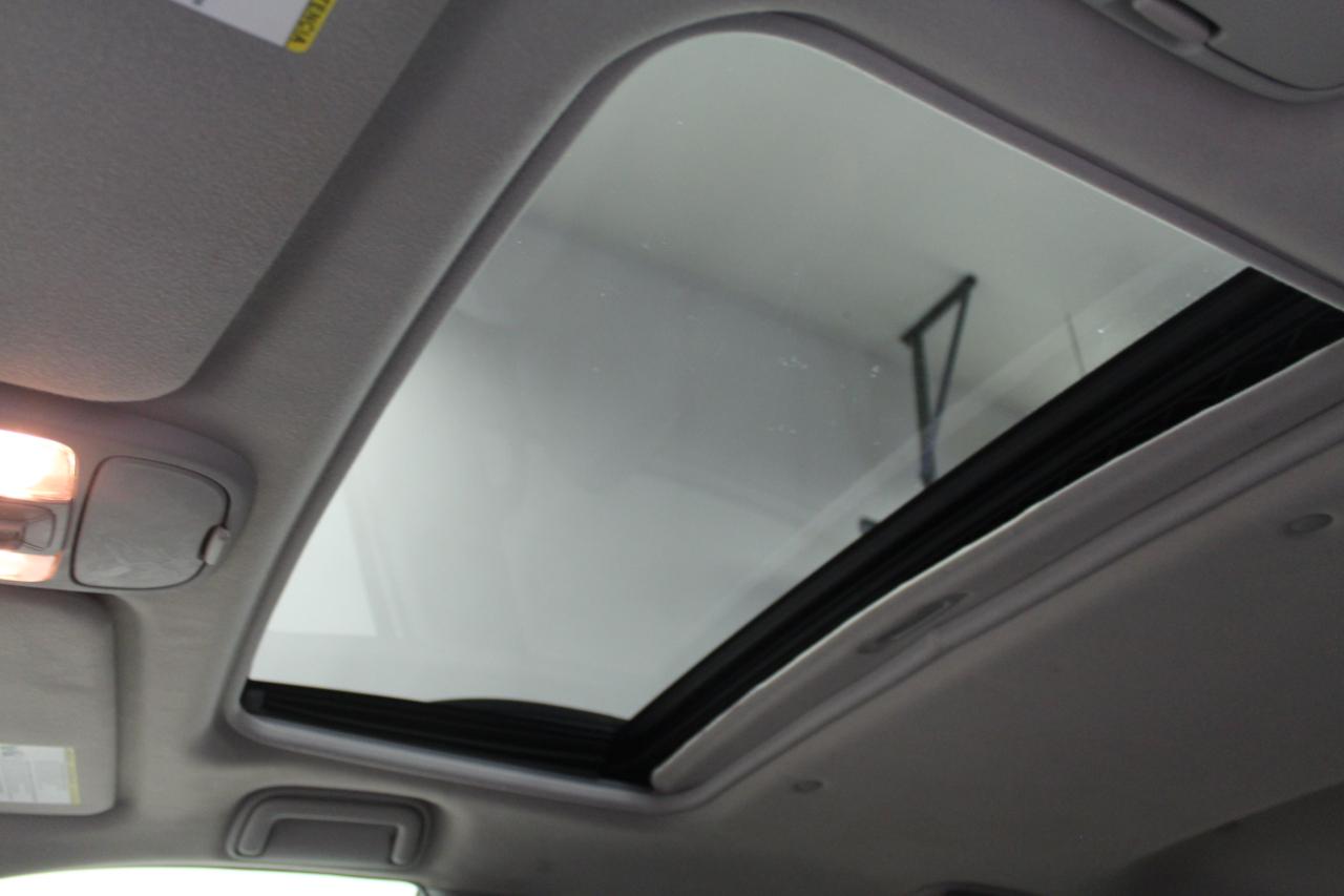 Toyota Sienna 5dr 7-Pass Van XLE AWD (Natl) 2010
