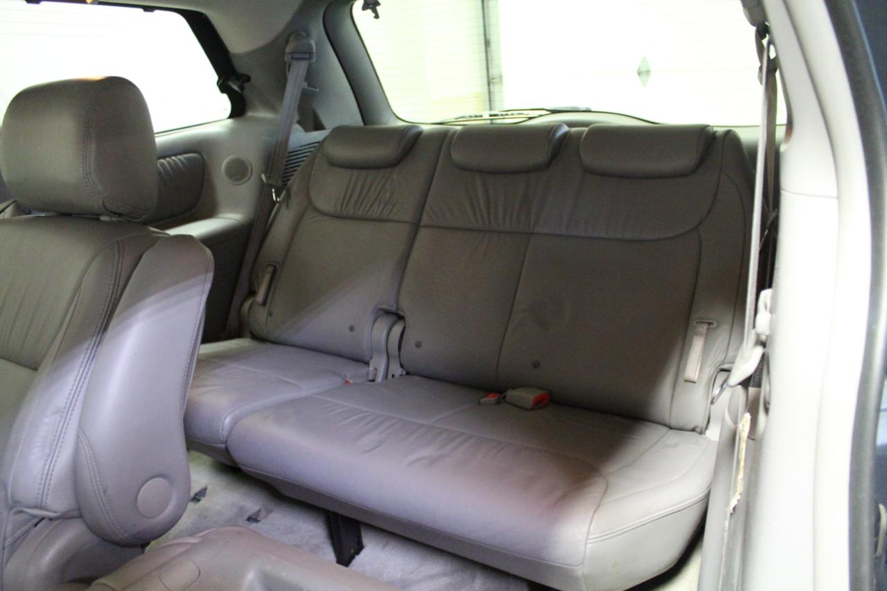 Toyota Sienna 5dr 7-Pass Van XLE AWD (Natl) 2010