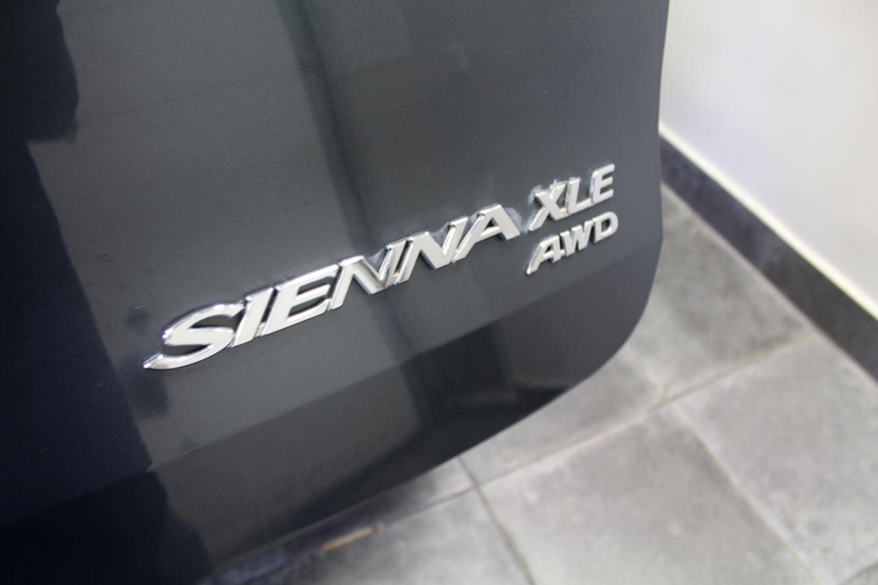 Toyota Sienna 5dr 7-Pass Van XLE AWD (Natl) 2010