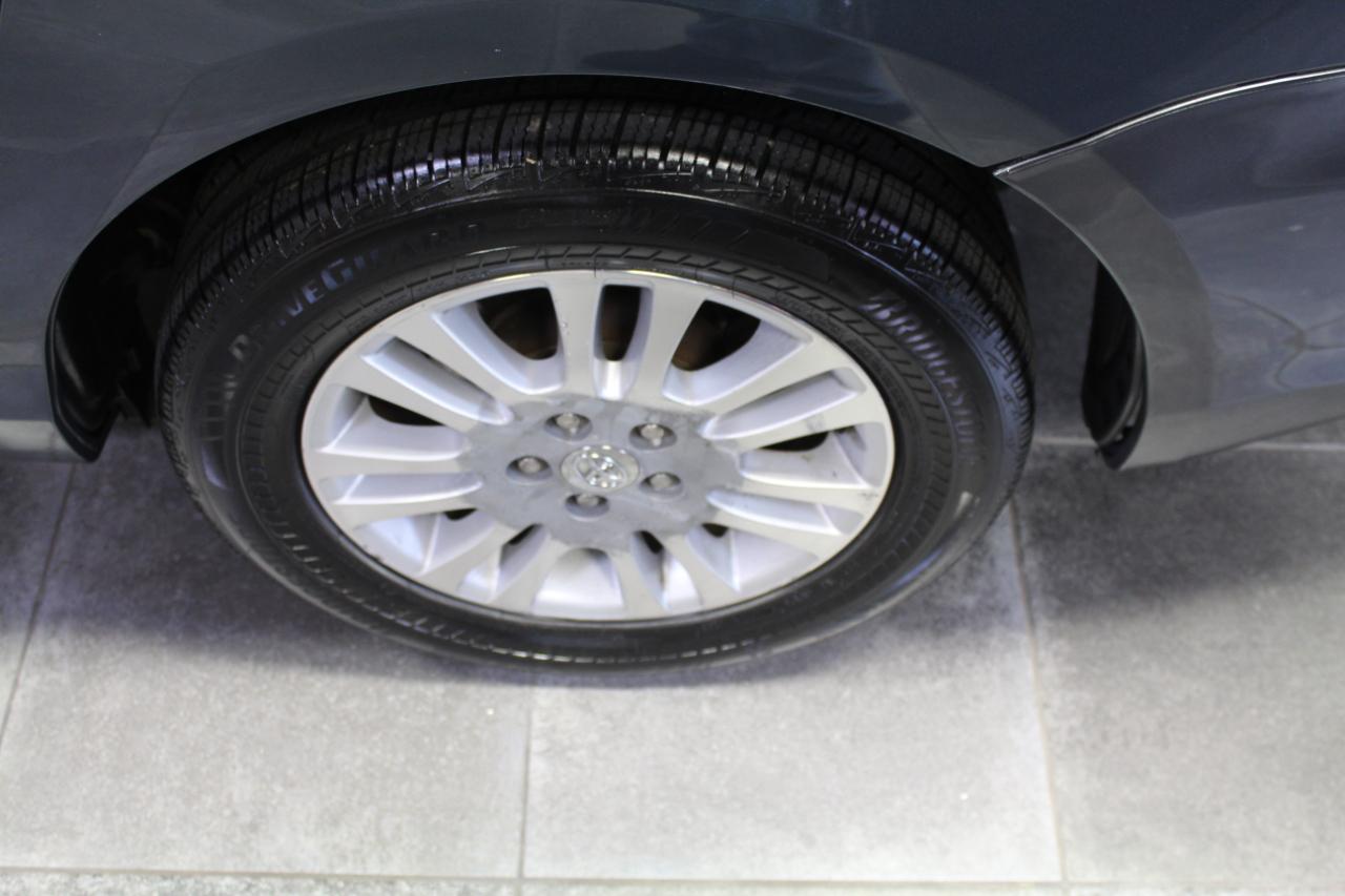 Toyota Sienna 5dr 7-Pass Van XLE AWD (Natl) 2010