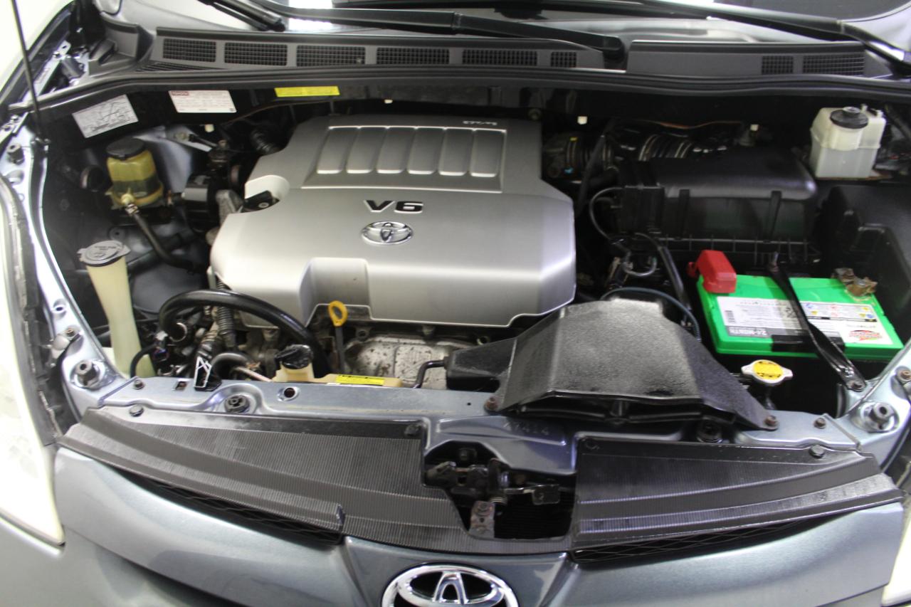Toyota Sienna 5dr 7-Pass Van XLE AWD (Natl) 2010