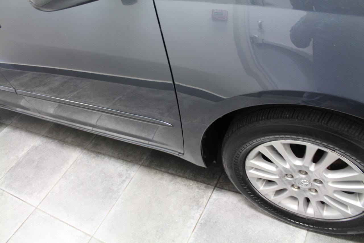 Toyota Sienna 5dr 7-Pass Van XLE AWD (Natl) 2010