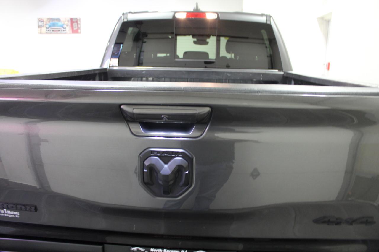 RAM 1500 Big Horn 4x4 Crew Cab 5'7" Box 2022