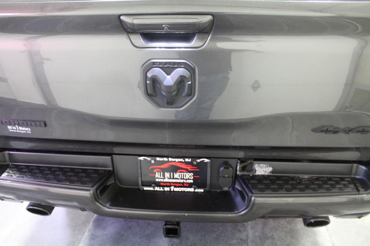 RAM 1500 Big Horn 4x4 Crew Cab 5'7" Box 2022