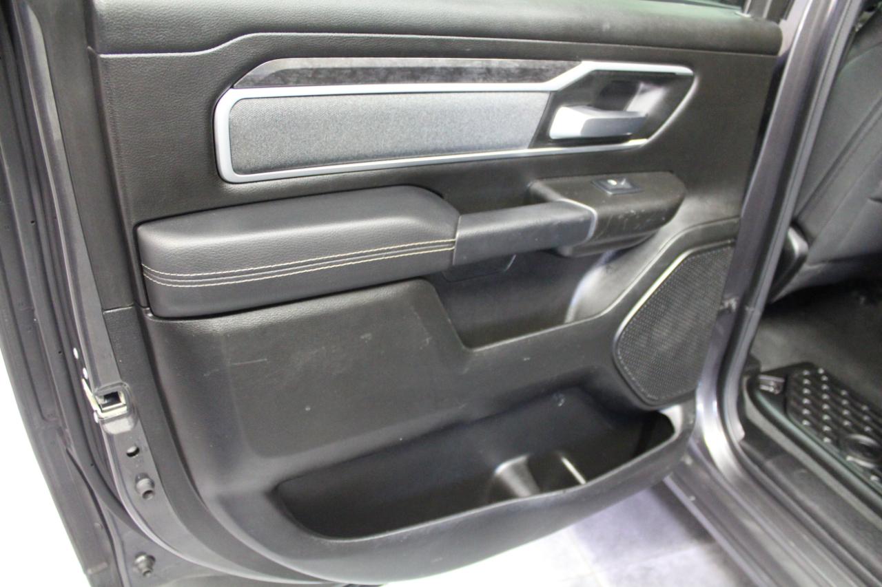 RAM 1500 Big Horn 4x4 Crew Cab 5'7" Box 2022