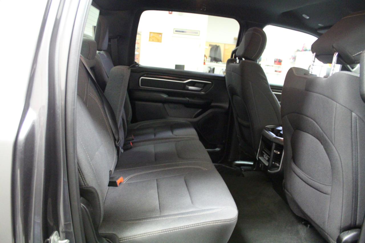 RAM 1500 Big Horn 4x4 Crew Cab 5'7" Box 2022