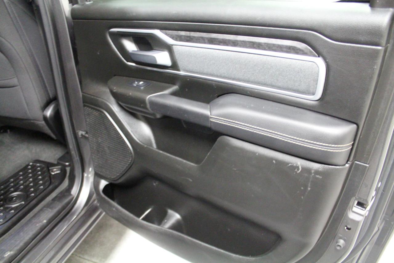 RAM 1500 Big Horn 4x4 Crew Cab 5'7" Box 2022