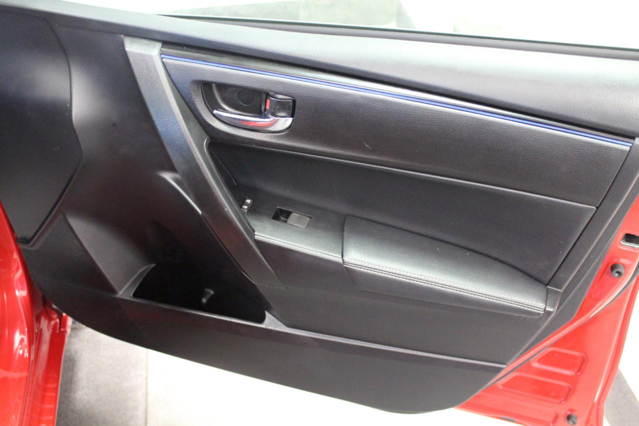 Toyota Corolla SE CVT (Natl) 2017