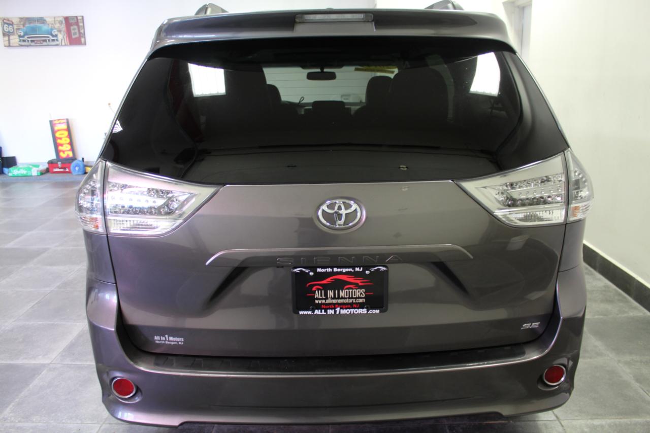 Toyota Sienna 5dr 8-Pass Van V6 SE FWD (Natl) 2014