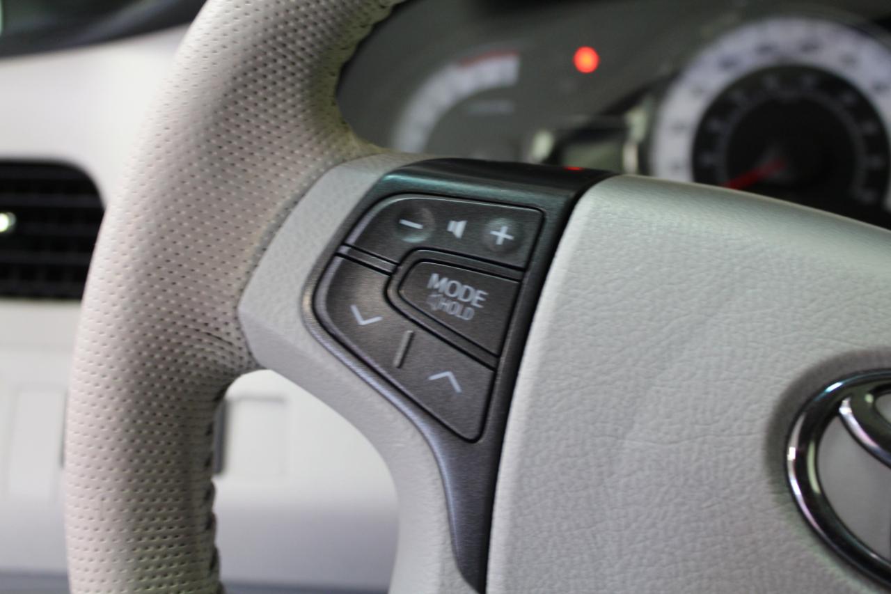 Toyota Sienna 5dr 8-Pass Van V6 SE FWD (Natl) 2014