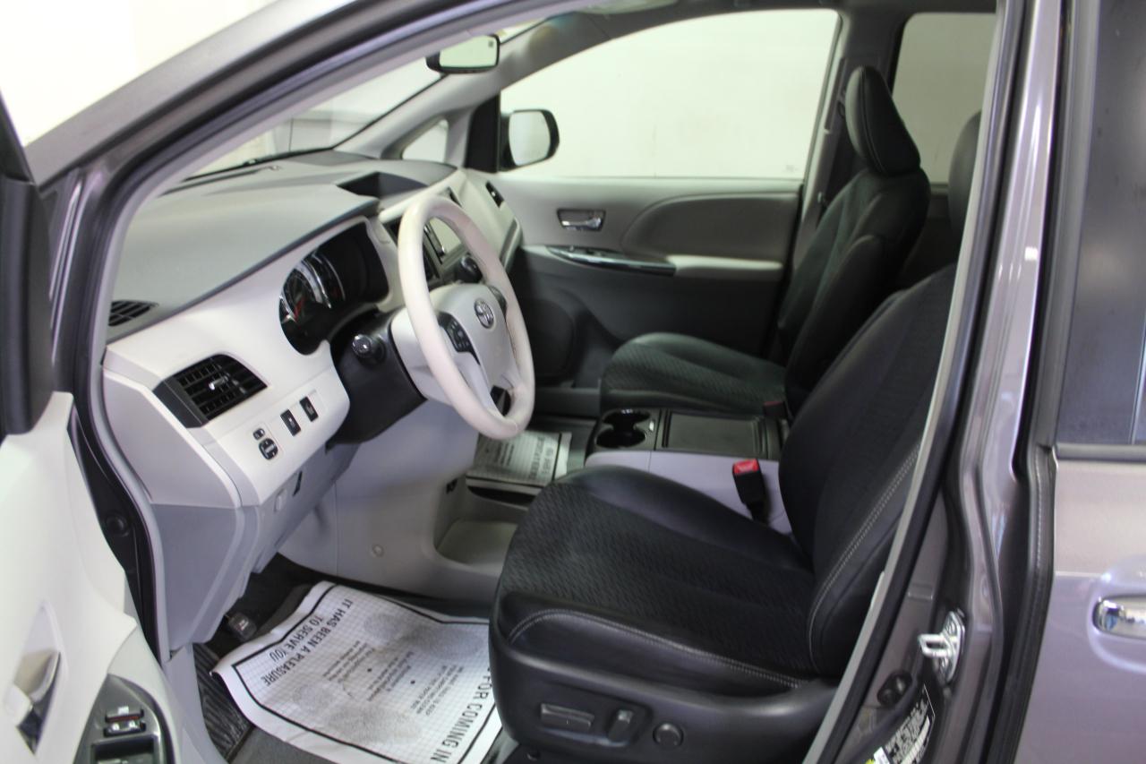 Toyota Sienna 5dr 8-Pass Van V6 SE FWD (Natl) 2014