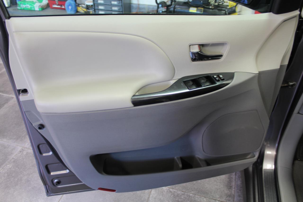 Toyota Sienna 5dr 8-Pass Van V6 SE FWD (Natl) 2014