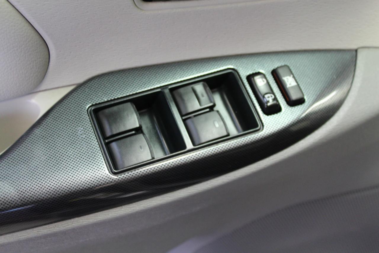 Toyota Sienna 5dr 8-Pass Van V6 SE FWD (Natl) 2014
