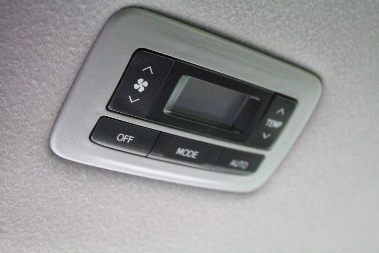 Toyota Sienna 5dr 8-Pass Van V6 SE FWD (Natl) 2014
