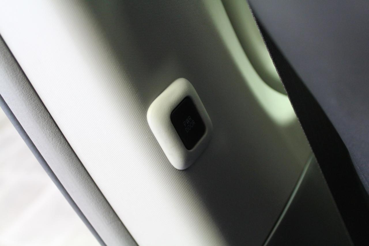 Toyota Sienna 5dr 8-Pass Van V6 SE FWD (Natl) 2014