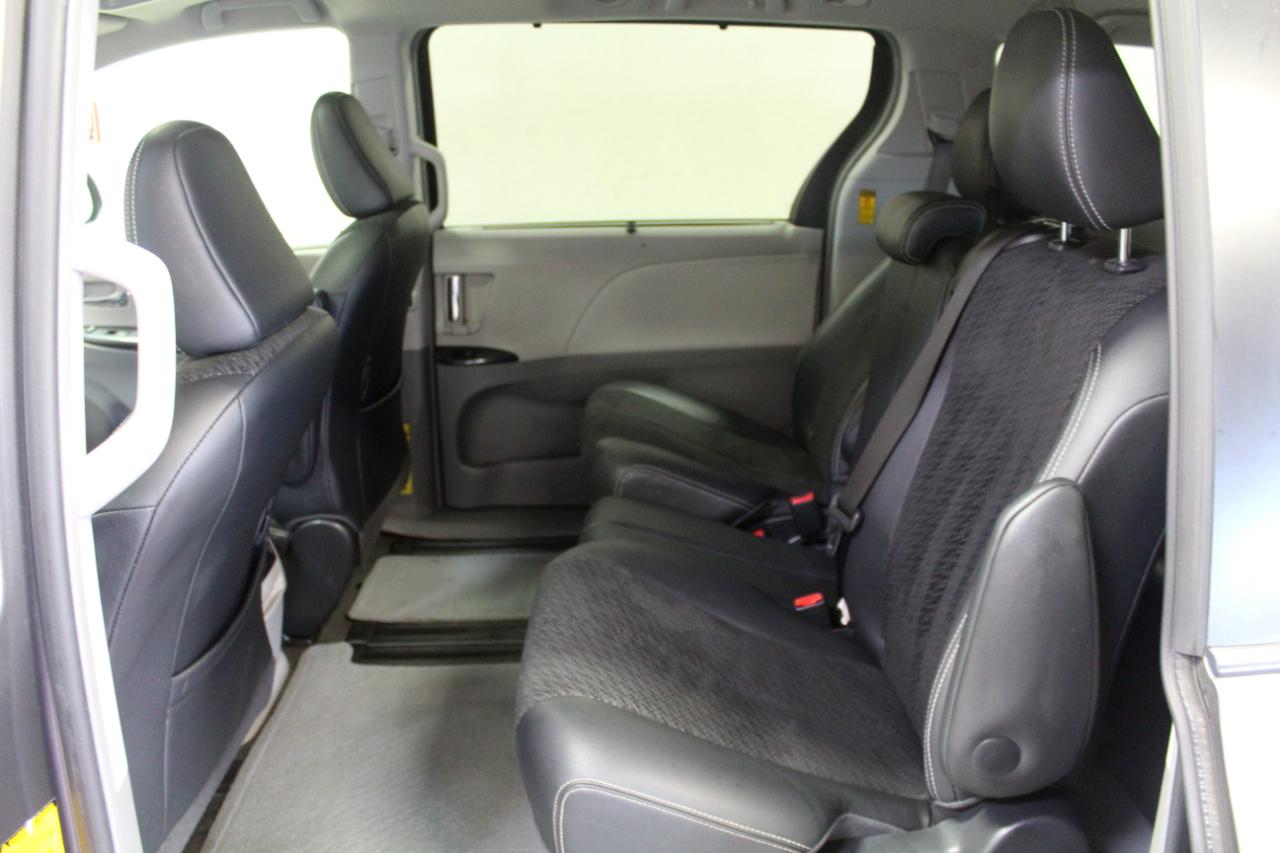 Toyota Sienna 5dr 8-Pass Van V6 SE FWD (Natl) 2014