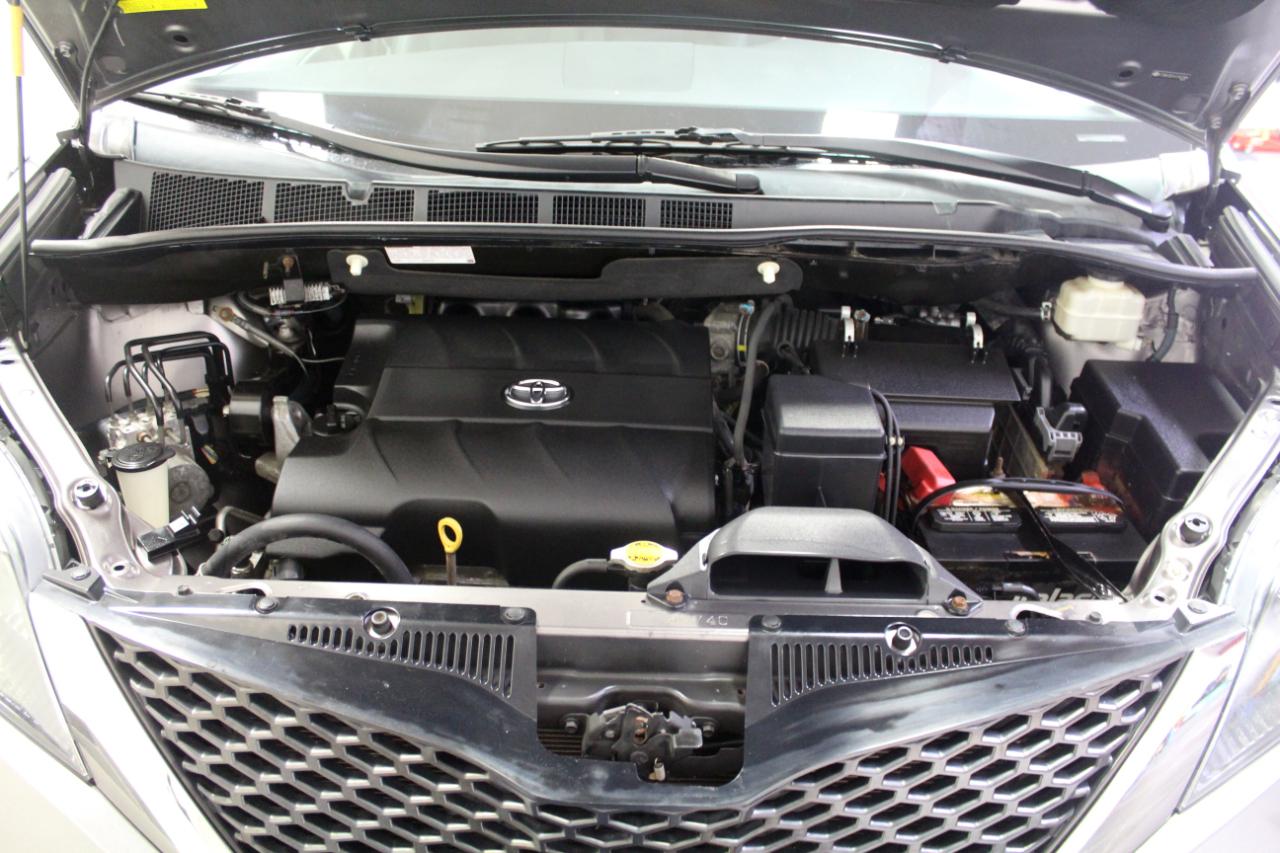 Toyota Sienna 5dr 8-Pass Van V6 SE FWD (Natl) 2014