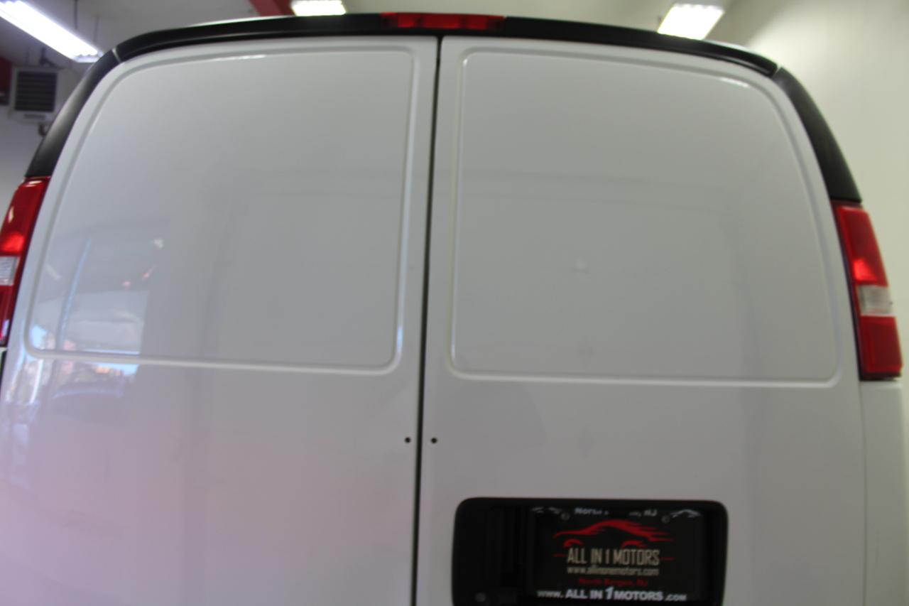GMC Savana Cargo Van RWD 2500 135" 2022