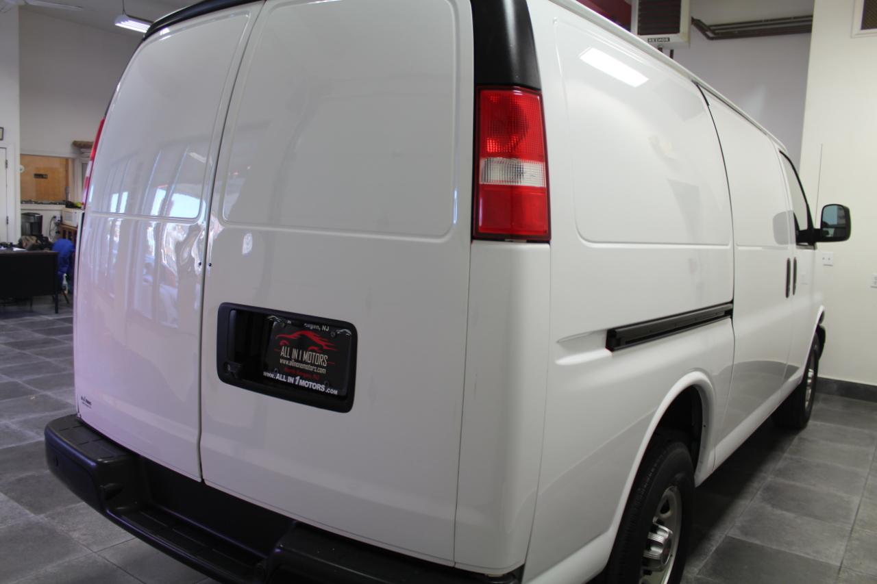 GMC Savana Cargo Van RWD 2500 135" 2022