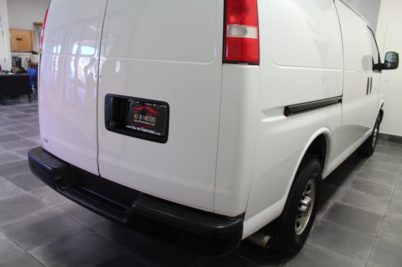 GMC Savana Cargo Van RWD 2500 135" 2022