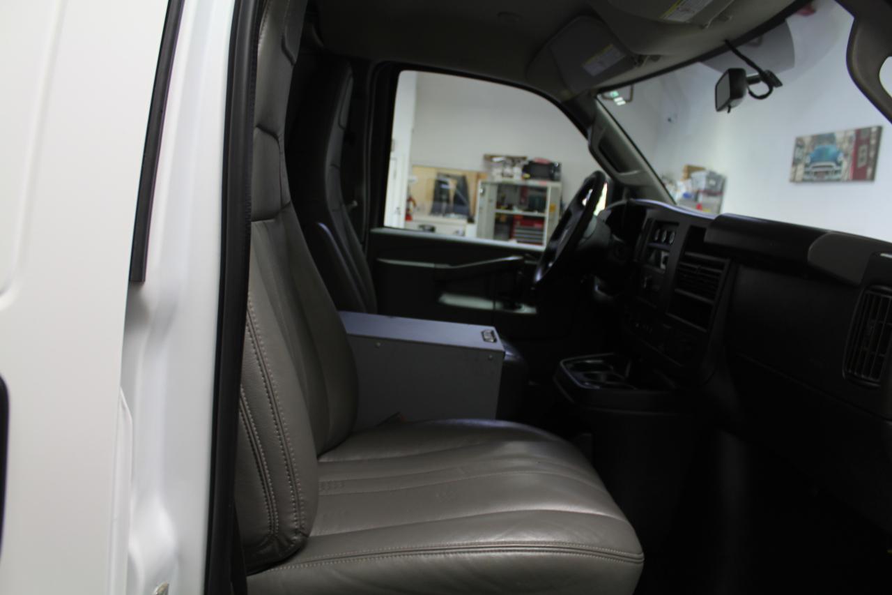 GMC Savana Cargo Van RWD 2500 135" 2022
