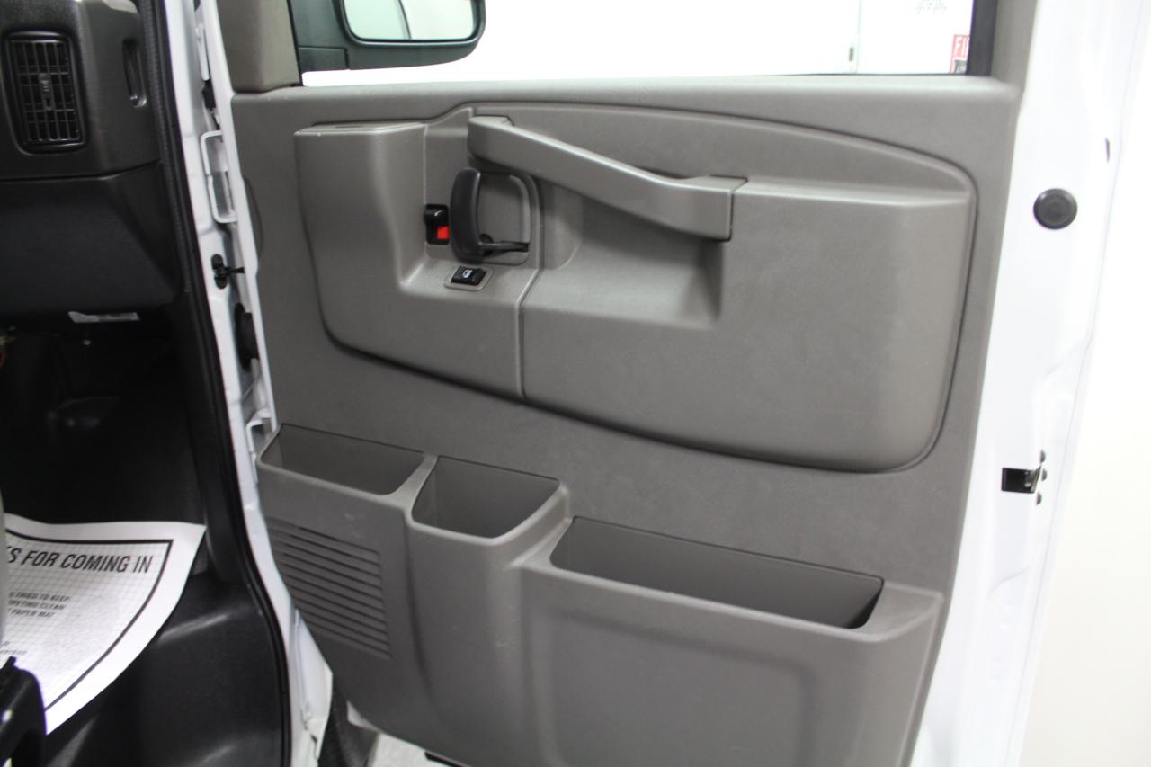 GMC Savana Cargo Van RWD 2500 135" 2022