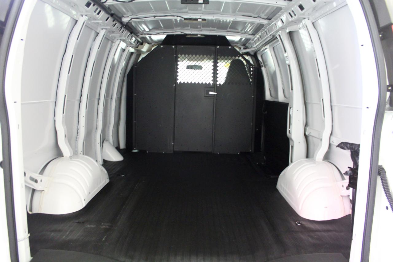 GMC Savana Cargo Van RWD 2500 135" 2022