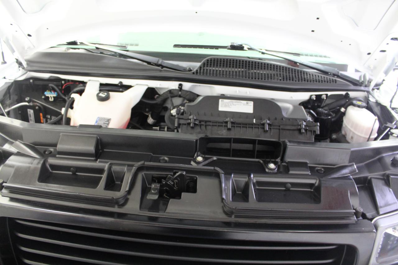 GMC Savana Cargo Van RWD 2500 135" 2022