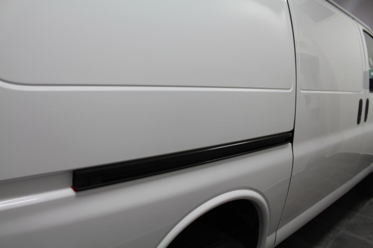 GMC Savana Cargo Van RWD 2500 135" 2022