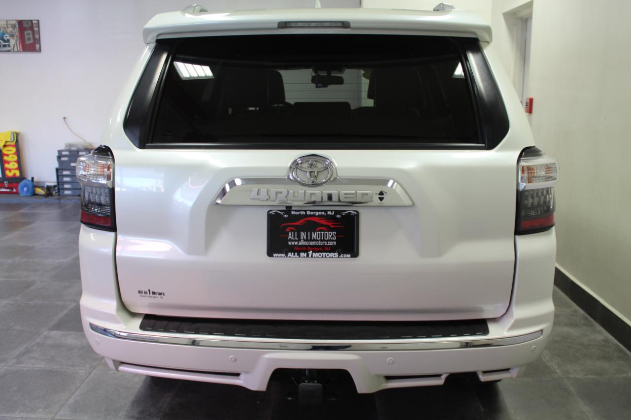 Toyota 4Runner Limited 4WD (Natl) 2017