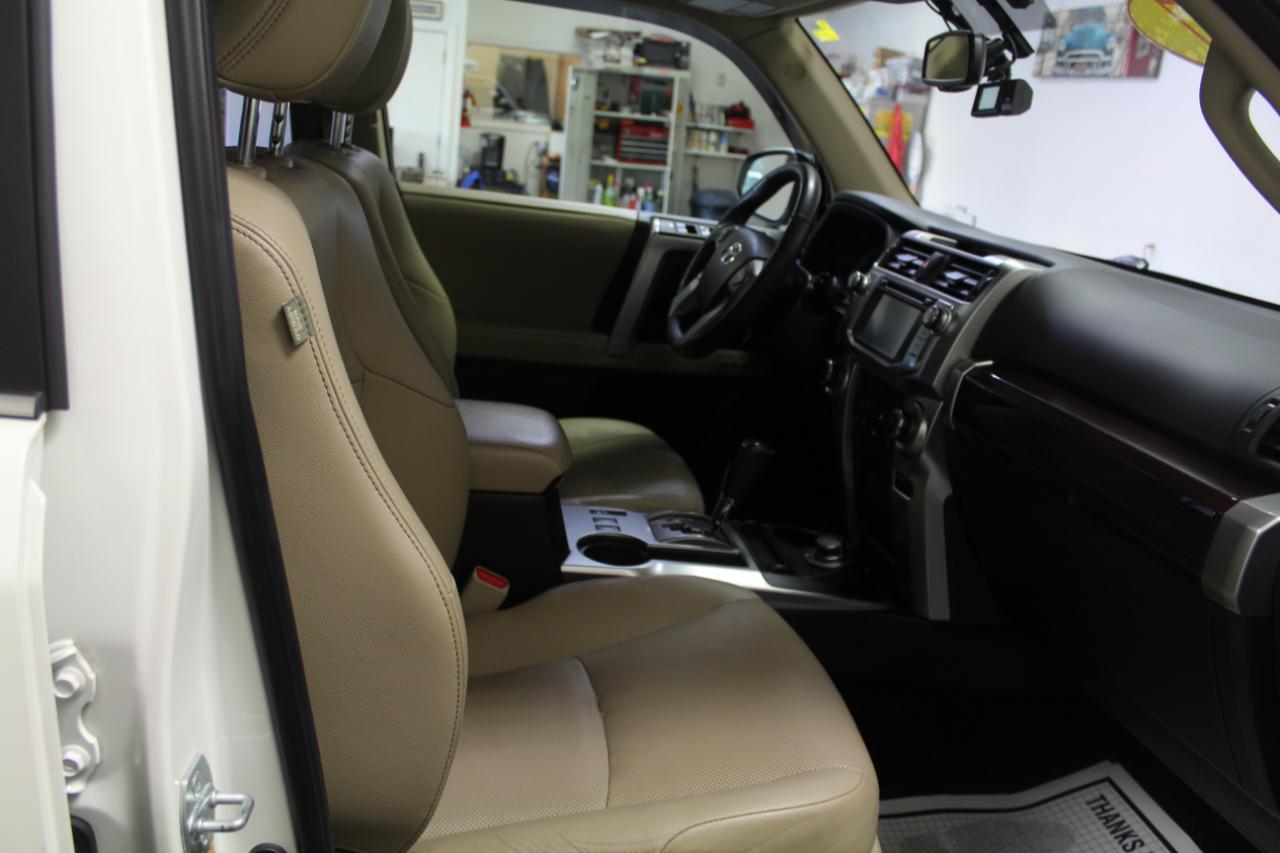 Toyota 4Runner Limited 4WD (Natl) 2017