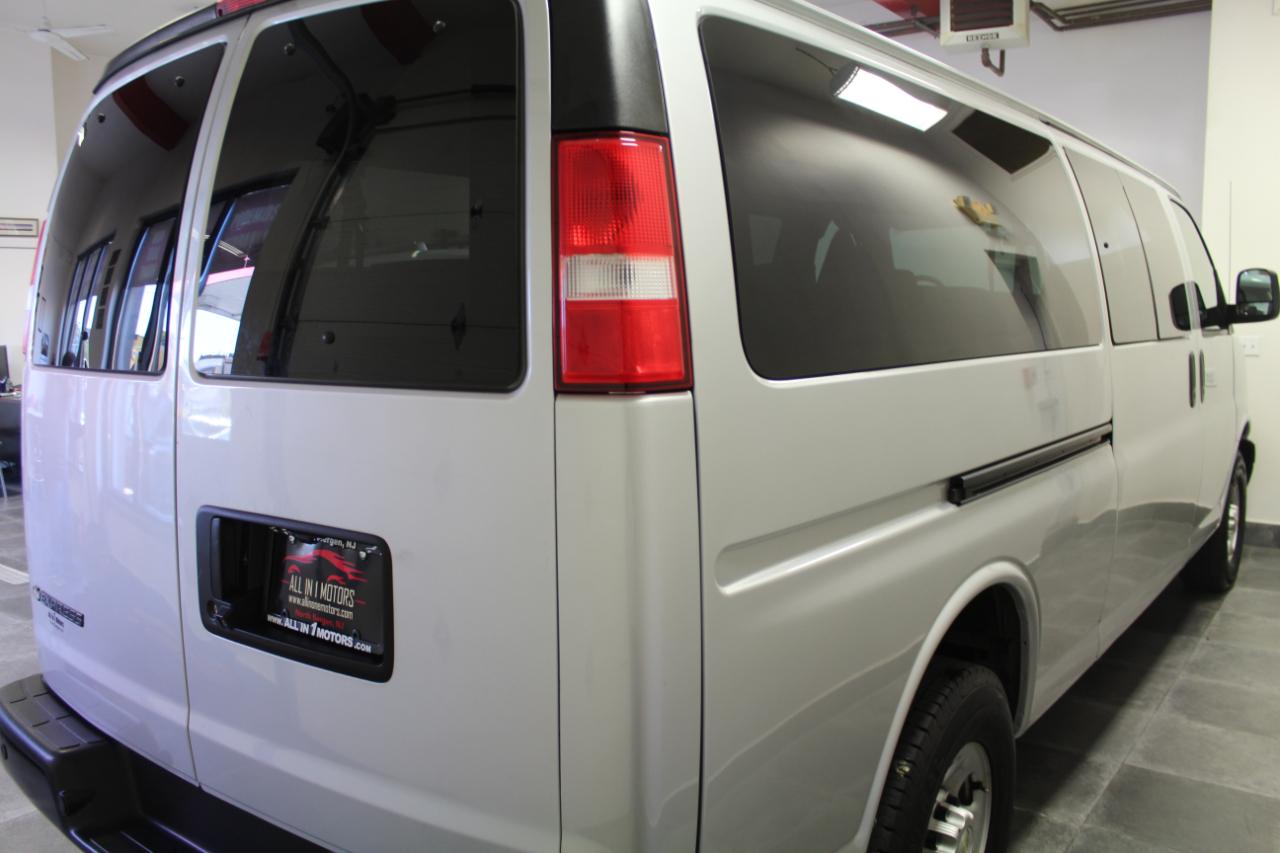 Chevrolet Express Passenger RWD 3500 155" LS 2020