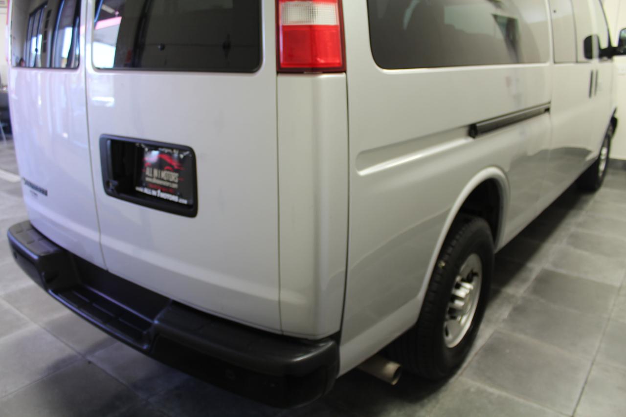 Chevrolet Express Passenger RWD 3500 155" LS 2020