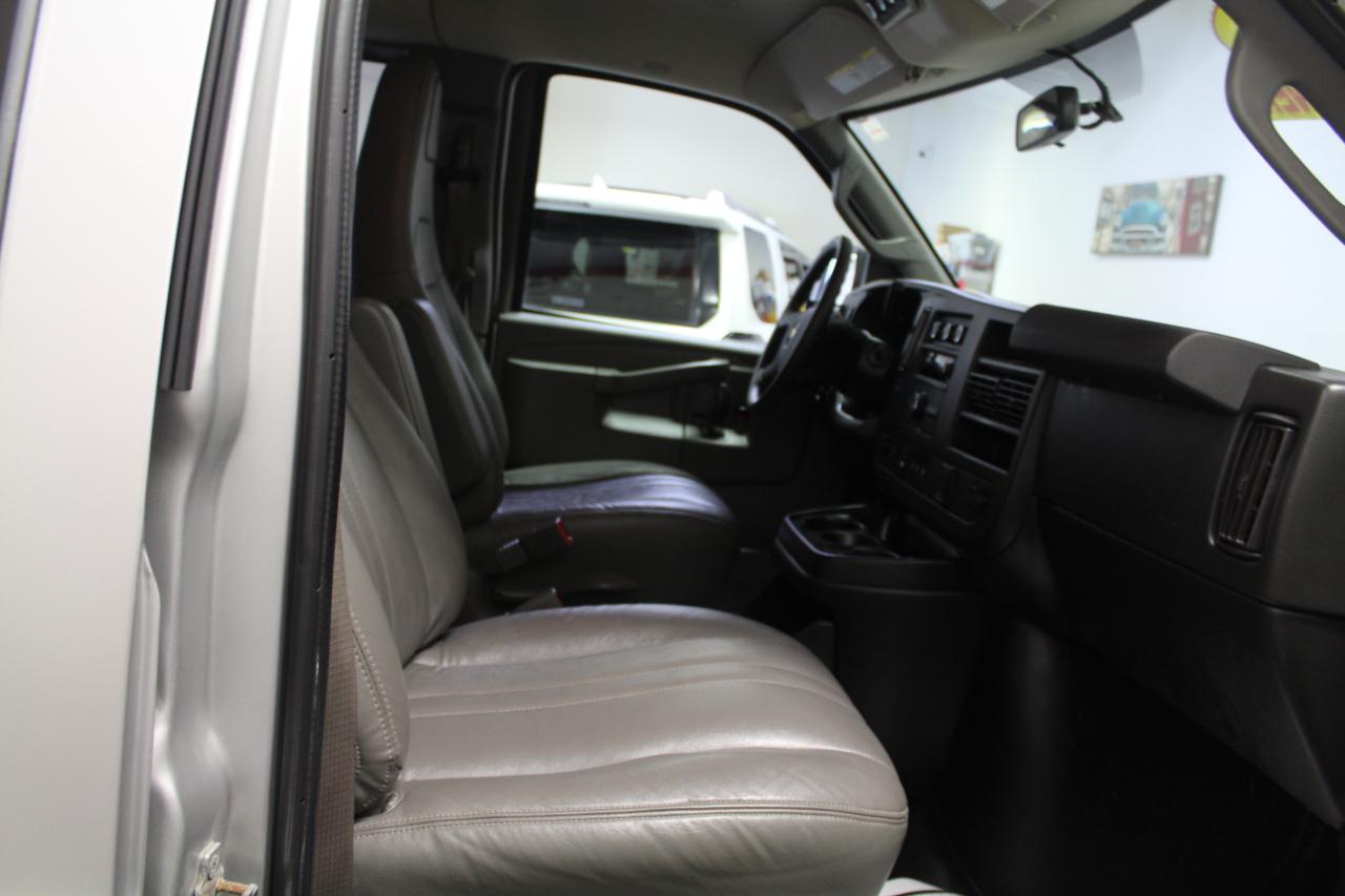 Chevrolet Express Passenger RWD 3500 155" LS 2020