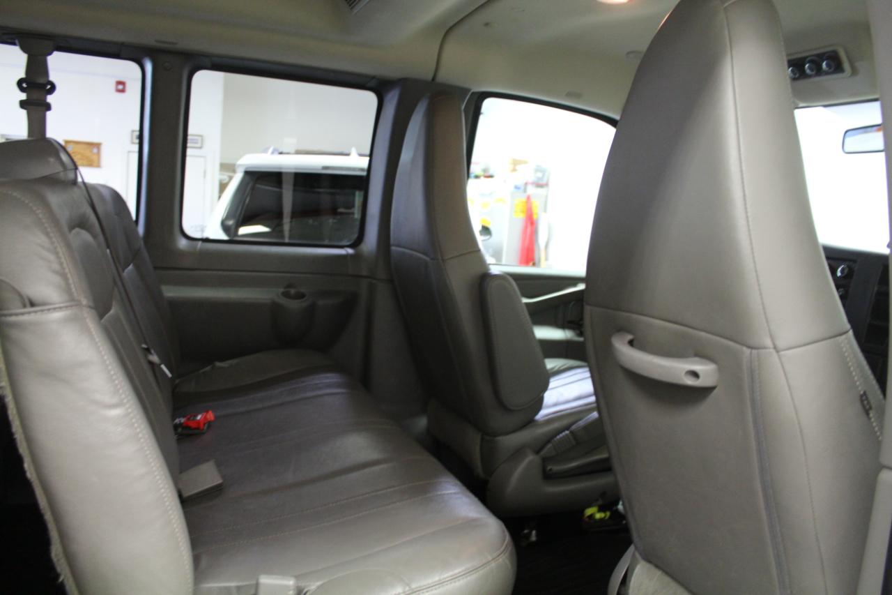 Chevrolet Express Passenger RWD 3500 155" LS 2020