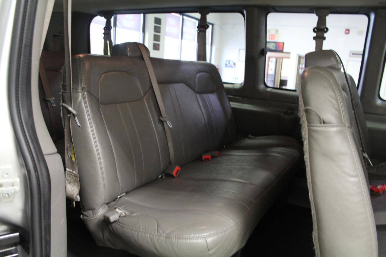 Chevrolet Express Passenger RWD 3500 155" LS 2020