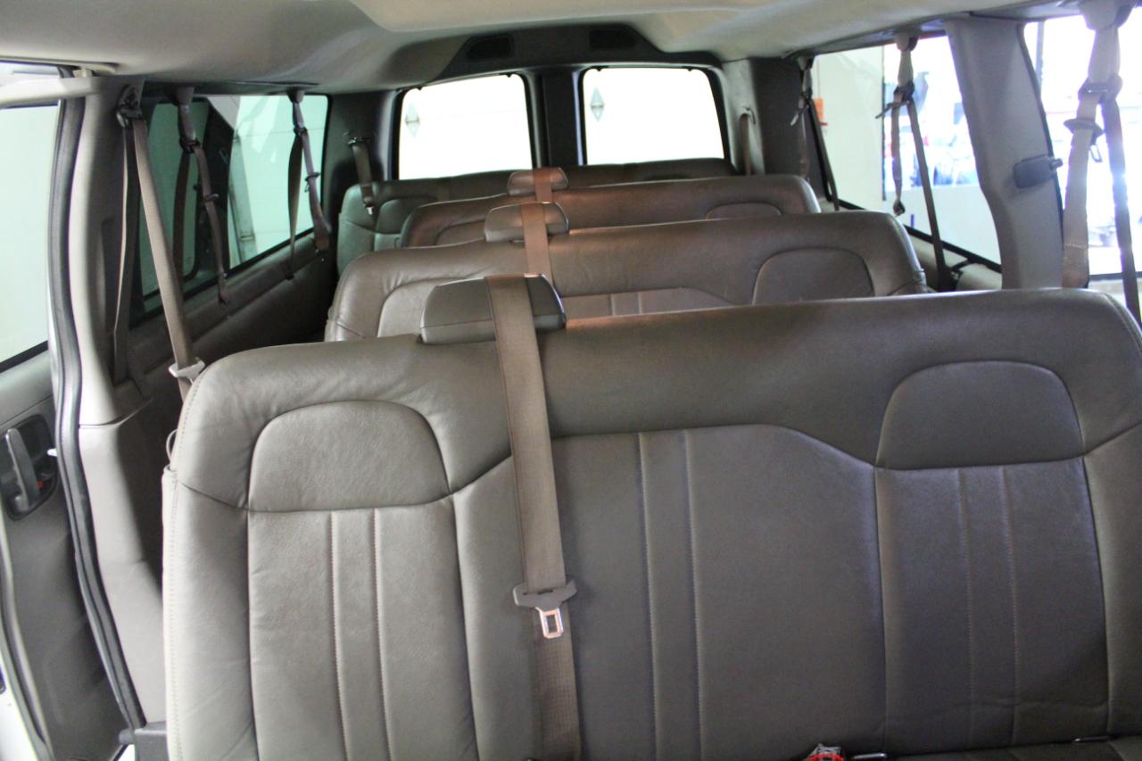 Chevrolet Express Passenger RWD 3500 155" LS 2020