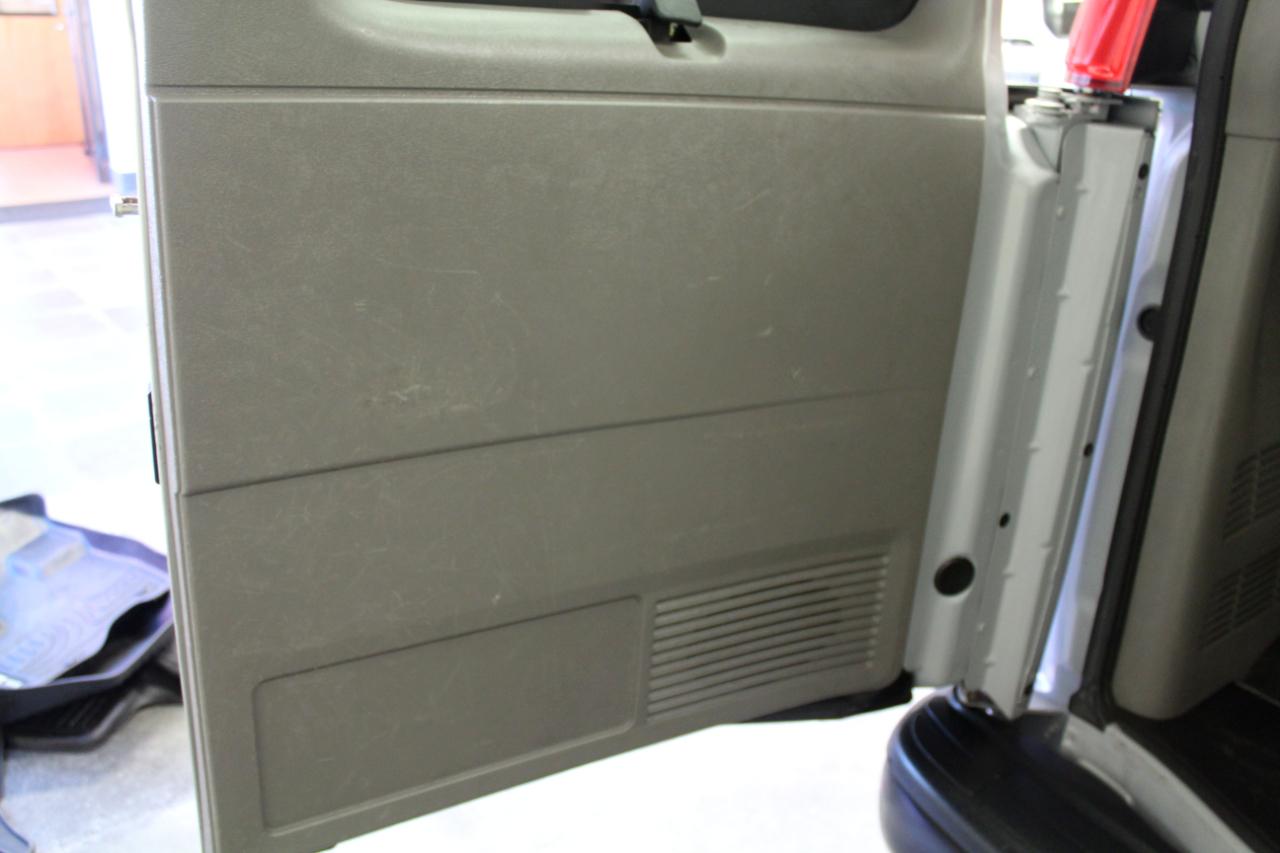 Chevrolet Express Passenger RWD 3500 155" LS 2020