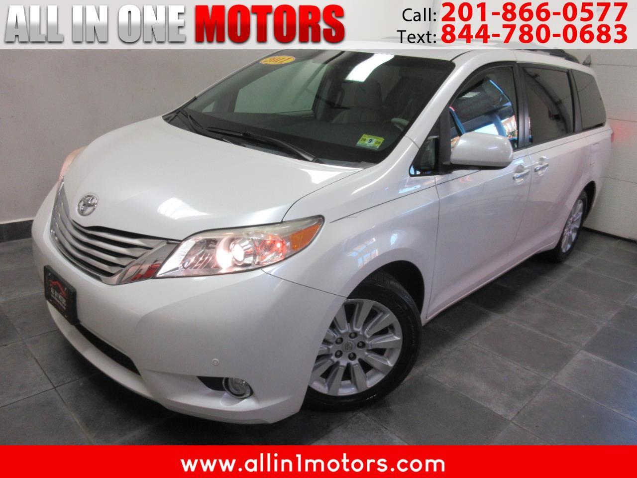Toyota Sienna 5dr 7-Pass Van V6 Ltd AWD (Natl) 2011