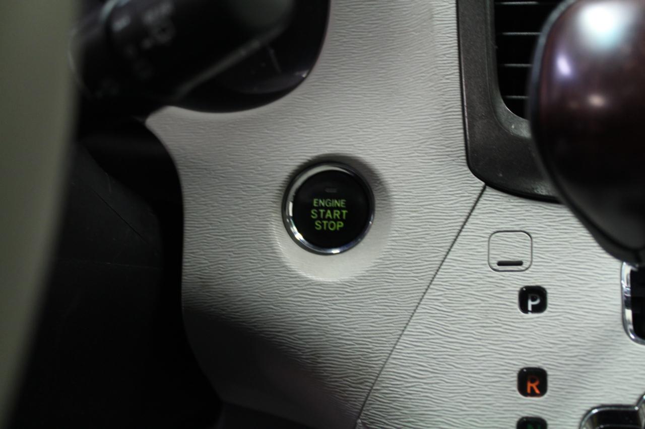 Toyota Sienna 5dr 7-Pass Van V6 Ltd AWD (Natl) 2011