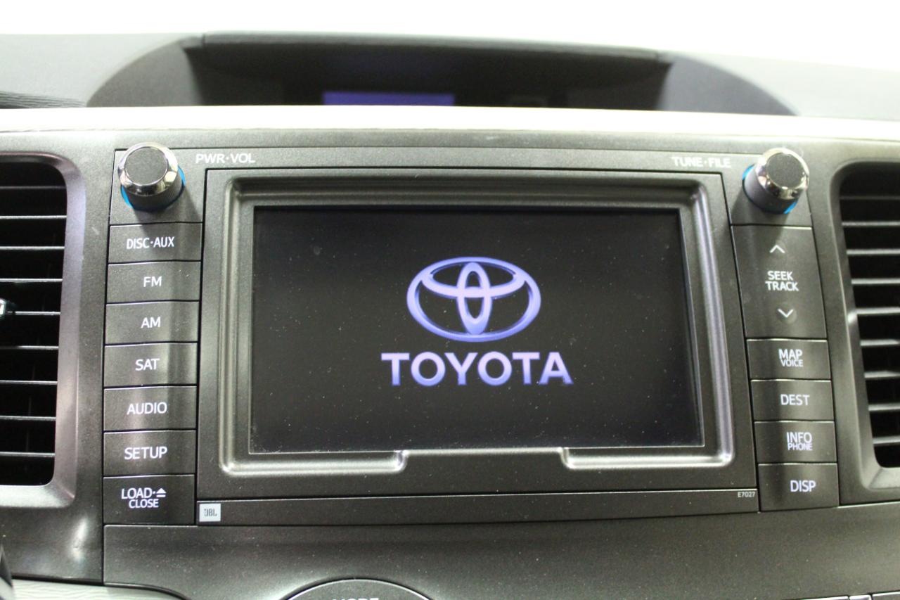 Toyota Sienna 5dr 7-Pass Van V6 Ltd AWD (Natl) 2011
