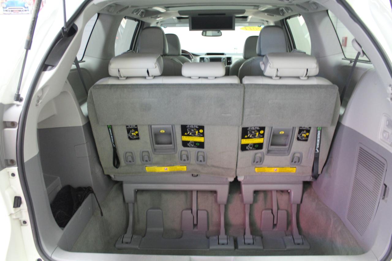 Toyota Sienna 5dr 7-Pass Van V6 Ltd AWD (Natl) 2011