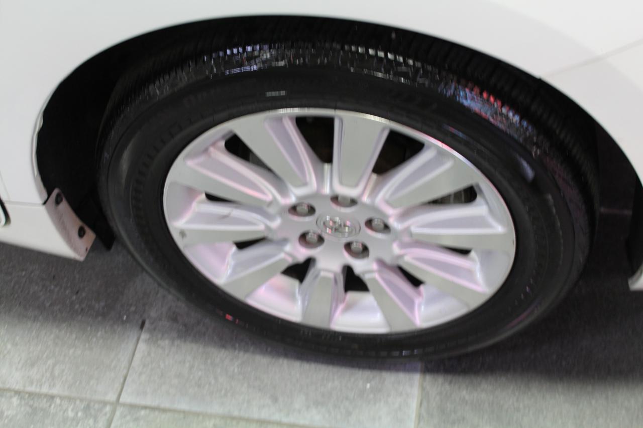 Toyota Sienna 5dr 7-Pass Van V6 Ltd AWD (Natl) 2011