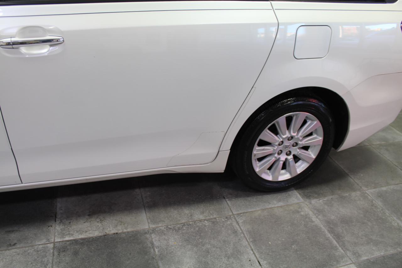 Toyota Sienna 5dr 7-Pass Van V6 Ltd AWD (Natl) 2011