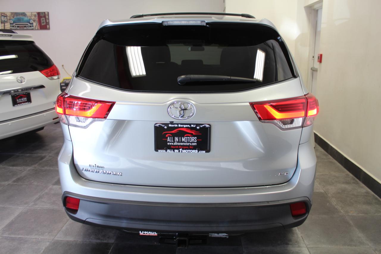 Toyota Highlander LE V6 AWD (Natl) 2018