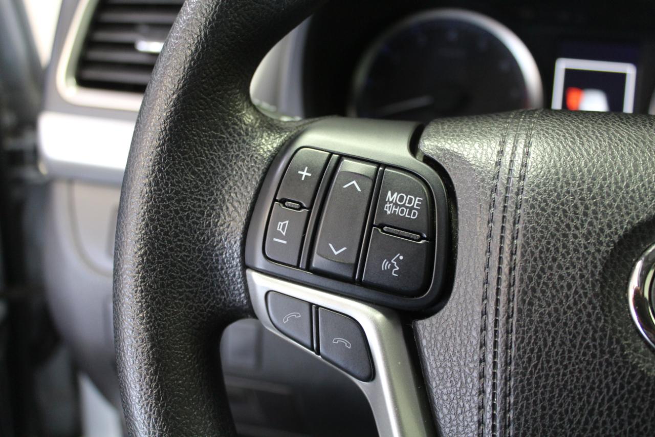 Toyota Highlander LE V6 AWD (Natl) 2018